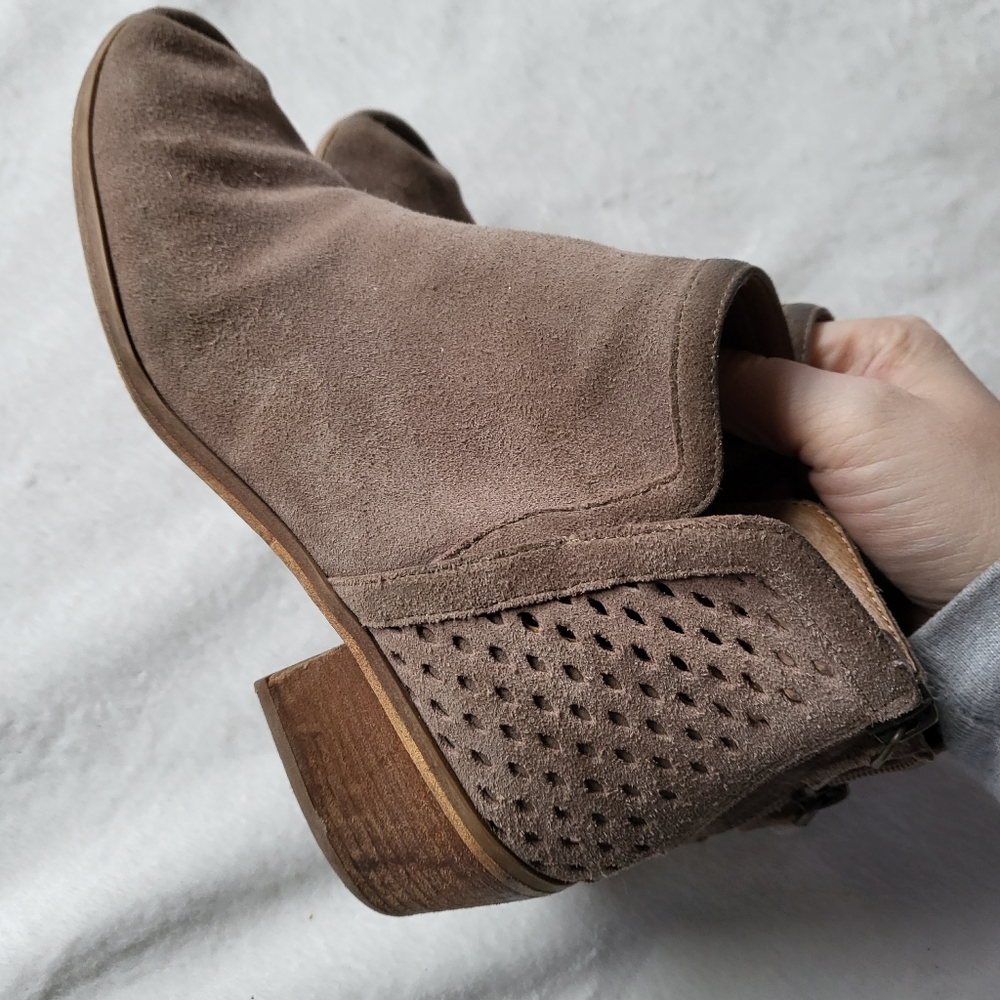 Susina bootie ankle taupe suede leather women's size 7
